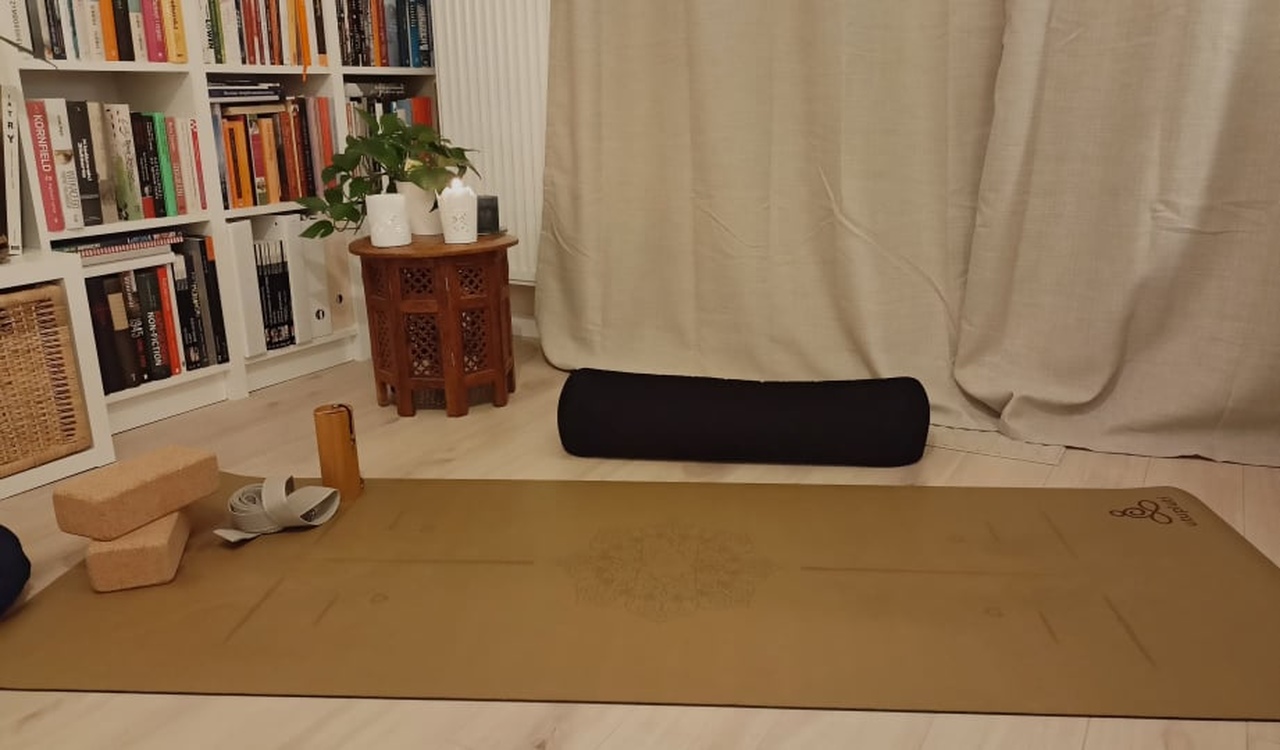 You are currently viewing Yoga online